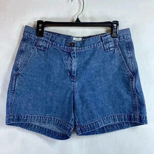 Calvin Klein Woman’s Denim Shorts in Size 6.